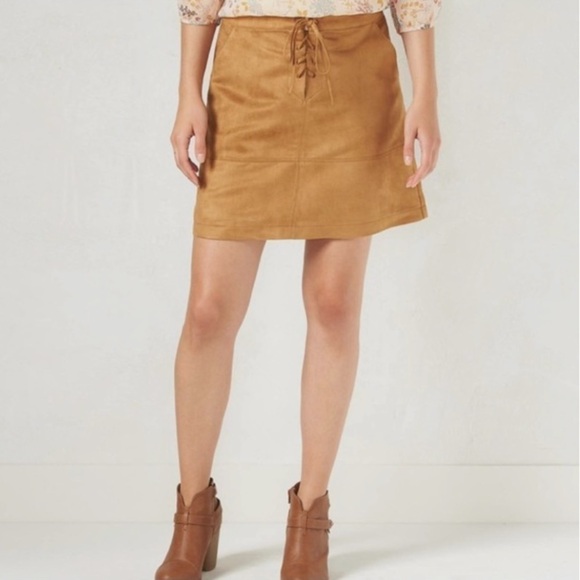 🦋 LC Lauren Conrad Brown Tan Faux Suede Tie Front A-Line Mini Skirt Size 4 - Picture 1 of 9